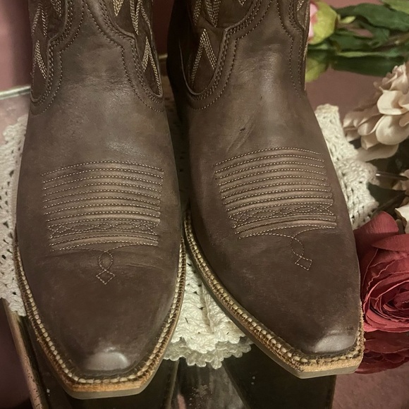 Ariat Brown Heeled Boots with Western Stitching - Picture 9 of 10